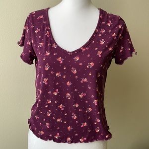 Flower print crop tee.